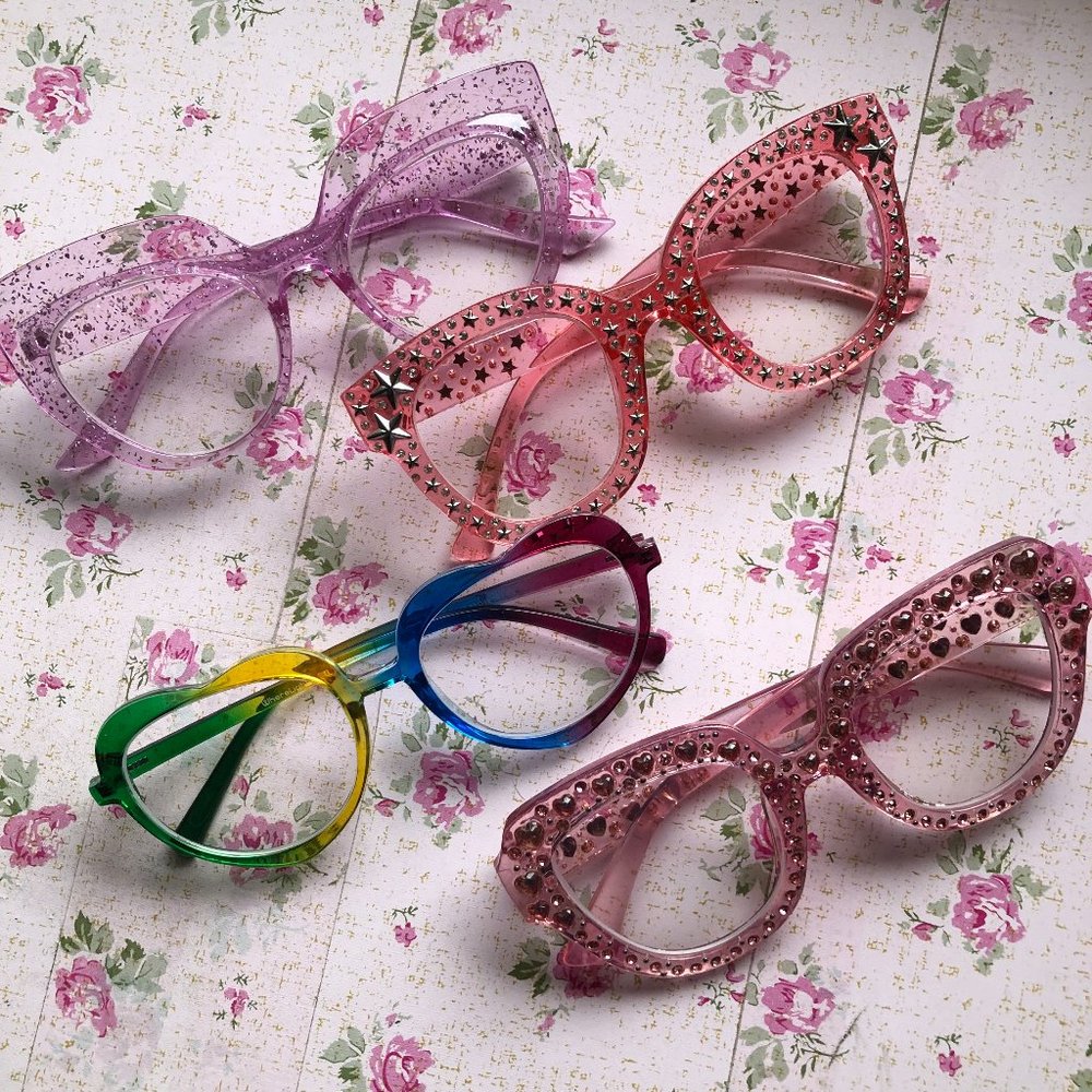 Statement glasses lot!